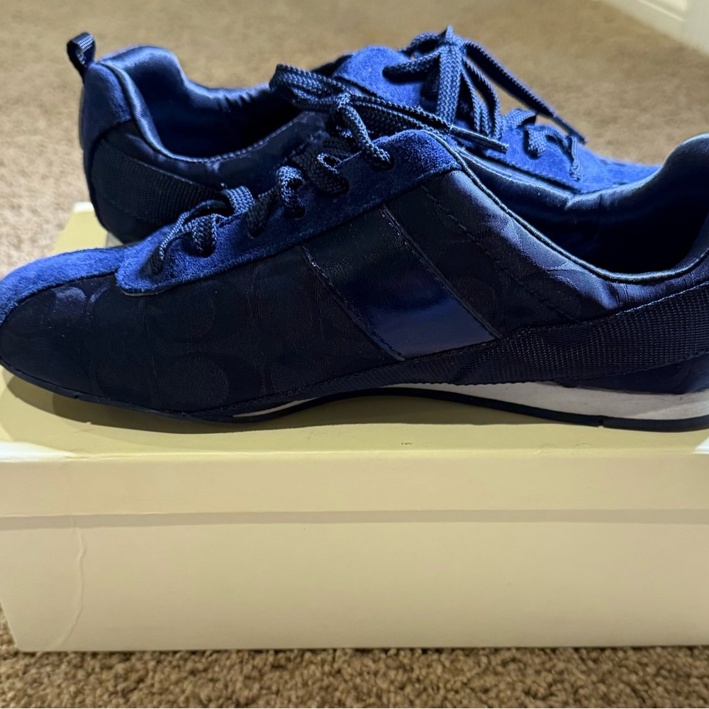 Navy blue coach A1507 Hadley 12CM Sig C NY only wore once shoes.